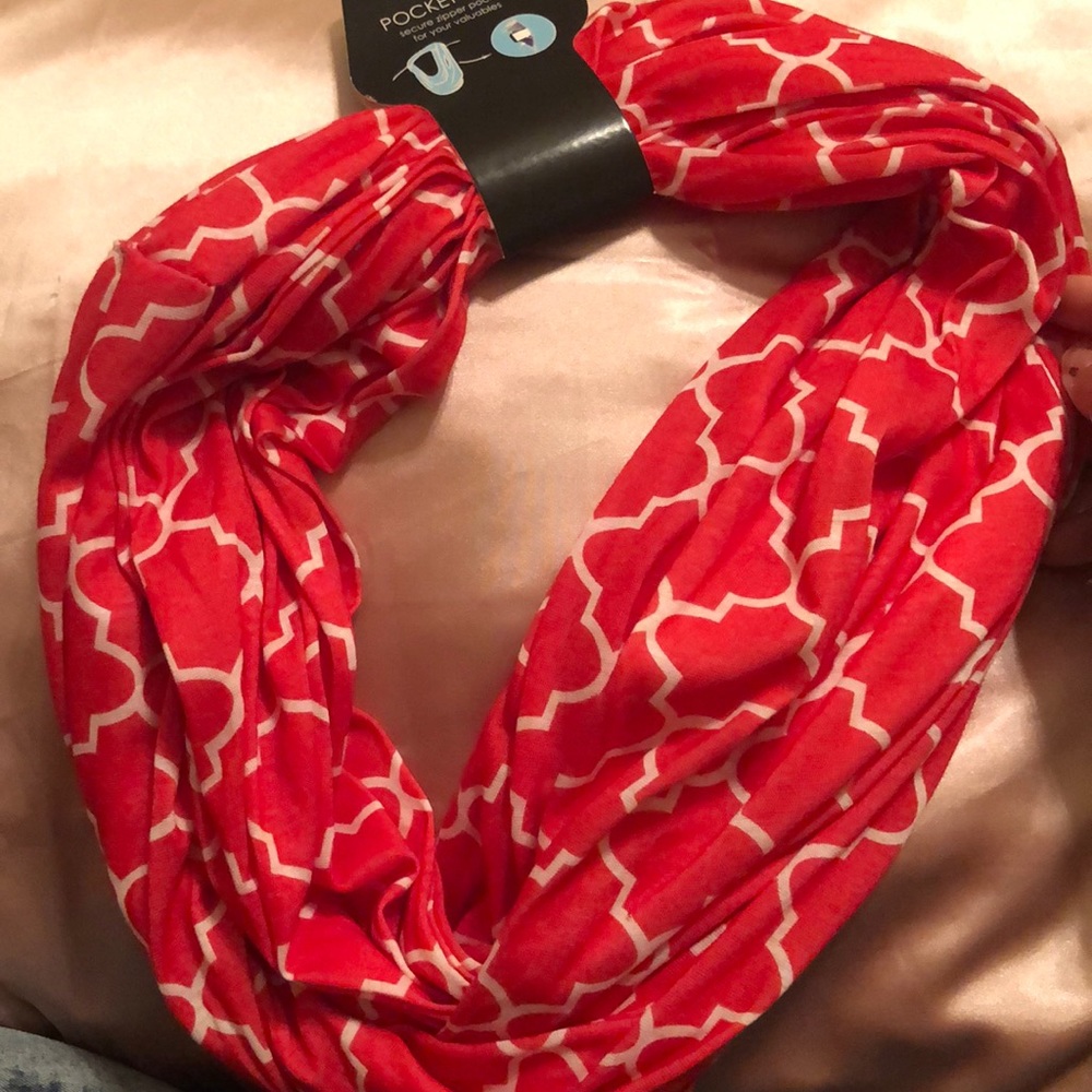 Pocket scarf